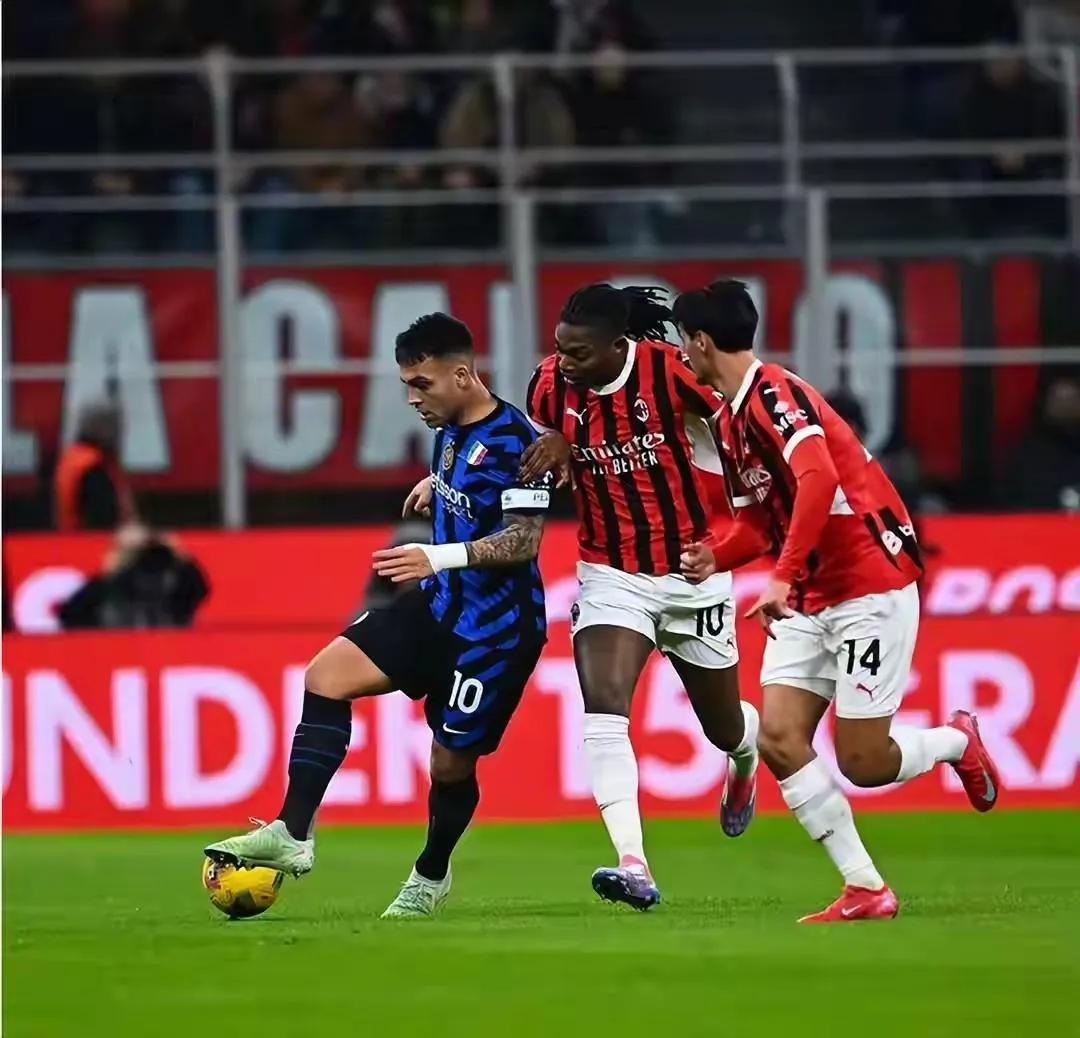 星空体育下载国际米兰国际比赛日临场应变，志在意大利杯名次提升，震撼外界，身体对抗强度拉满的简单介绍